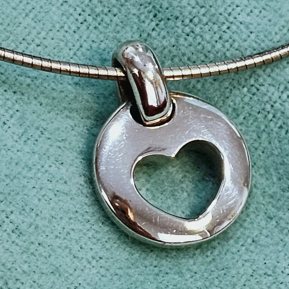💘Tiffany & Co. Heart Circle 1999 Stencil Cut-Out Necklace in 925 STER Silver✨️